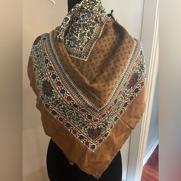 Beautiful Olive Green Floral scarf. Soft and lightweight. Unknown fabric. - Picture 2 of 6